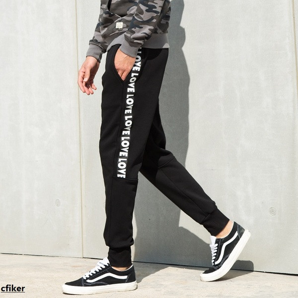 Férfi széles mintás nadrág felirattal és nyomattal több modellben