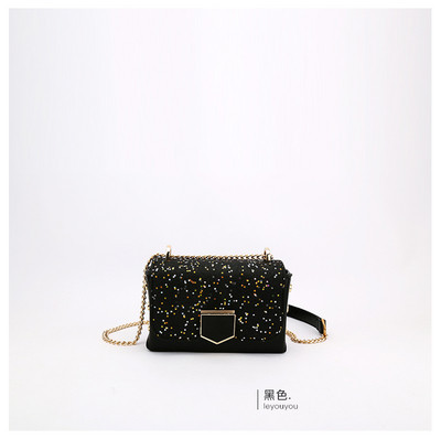 Geantă mică și elegantă, cu mâner lung