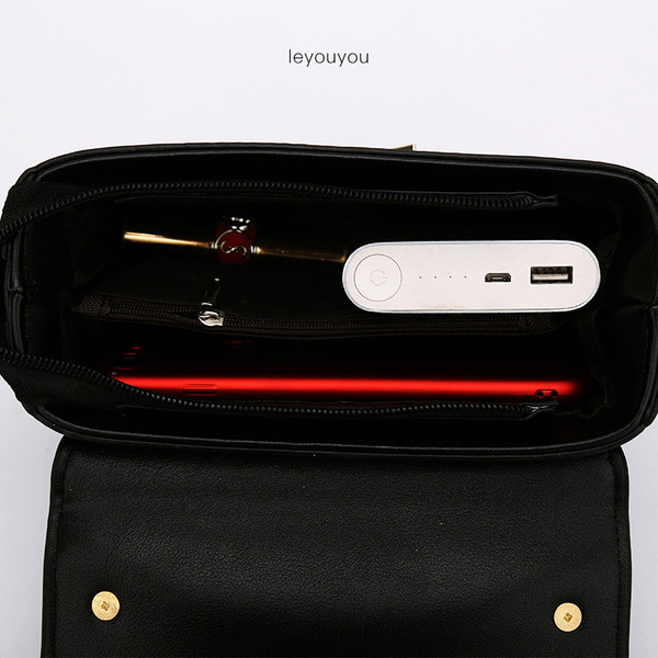 Geantă mică și elegantă, cu mâner lung