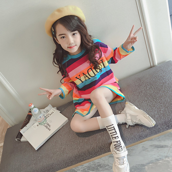 Modern, hosszú modellű gyerekblúz lányoknak