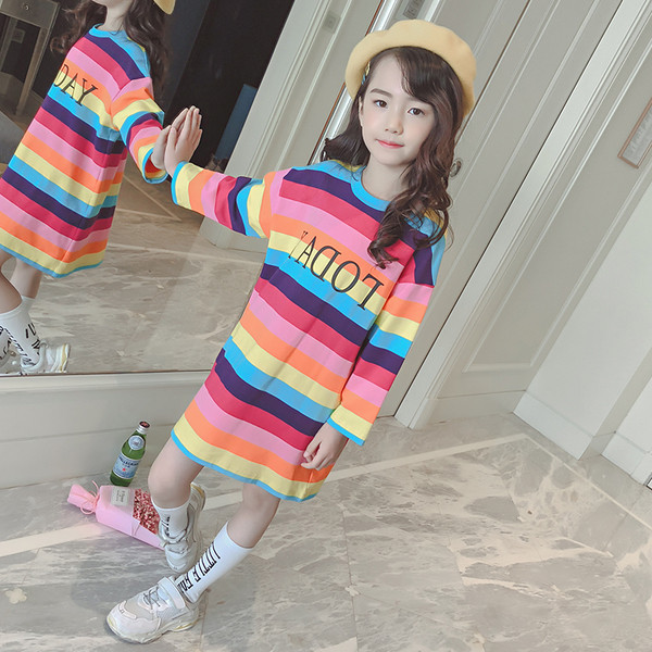 Modern, hosszú modellű gyerekblúz lányoknak