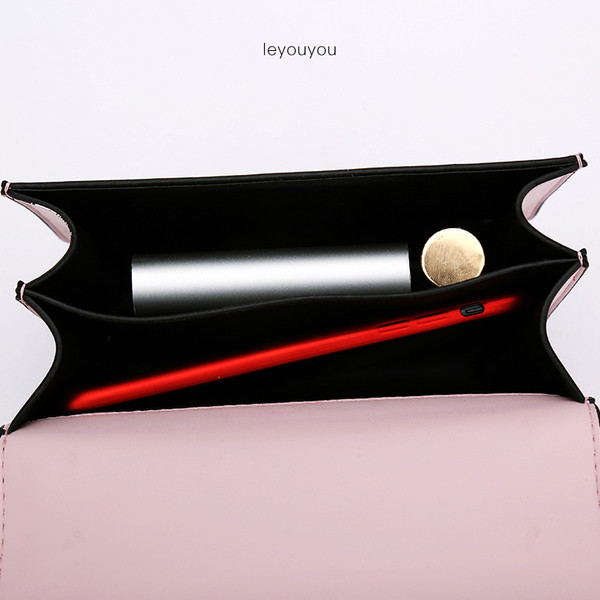 Geanta de dama moderna cu maner lung metalic