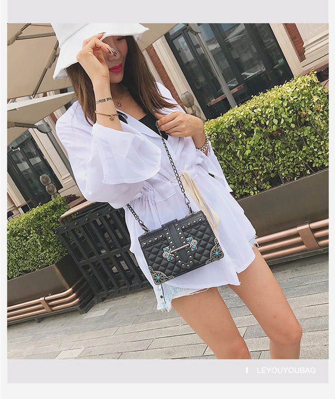 Geanta de dama moderna cu maner lung metalic