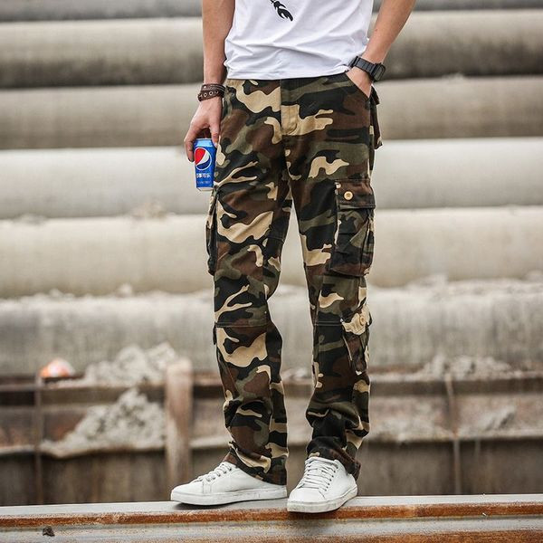 Pantaloni sport si casual barbatesti, model uni si in model de camuflaj