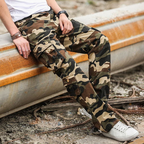 Pantaloni sport si casual barbatesti, model uni si in model de camuflaj