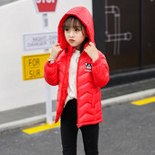 Κομψό παιδικό μπουφάν σε διάφορα χρώματα κατάλληλα για τη καθημερινή ζωή