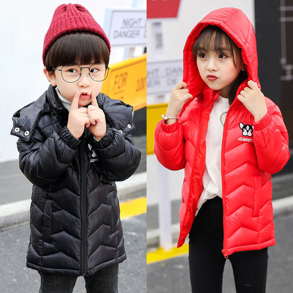 Κομψό παιδικό μπουφάν σε διάφορα χρώματα κατάλληλα για τη καθημερινή ζωή
