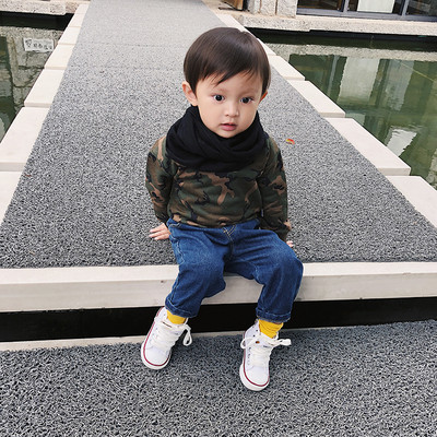 Камуфлажен детски суичър за момче с качулка