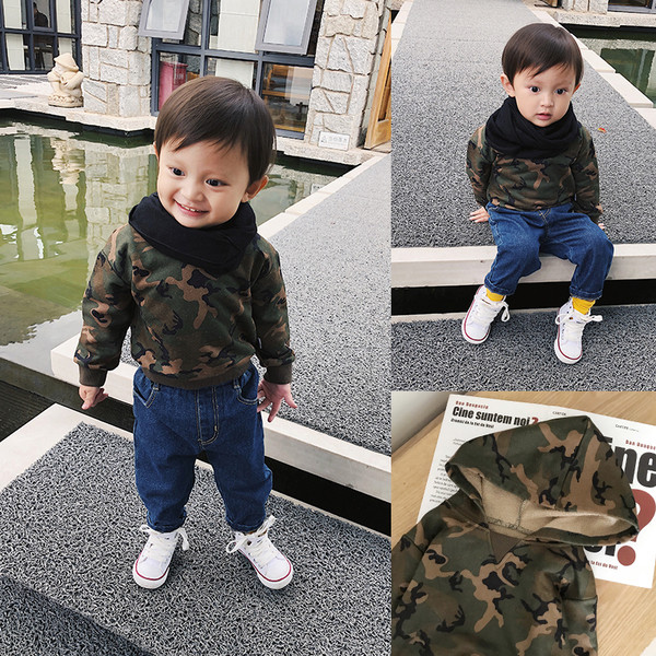 Камуфлажен детски суичър за момче с качулка