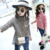 Stílusos gyerek csíkos ing lányoknak színes hímzéssel, két színnel