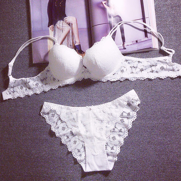 Lenjerie de dama din dantela in doua culori