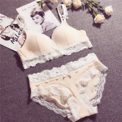 Pamut fehérnemű csipkével, három színben