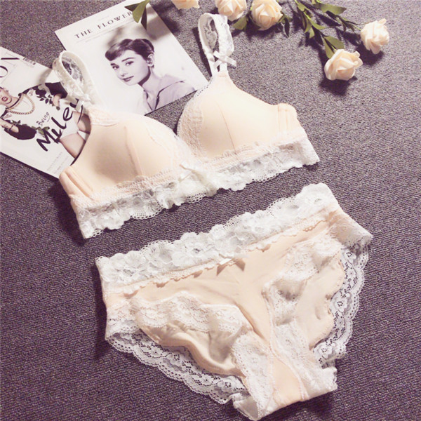 Pamut fehérnemű csipkével, három színben