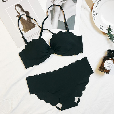 Комплект дамско бельо - сутиен с 1/2 чашка и безшевни бикини