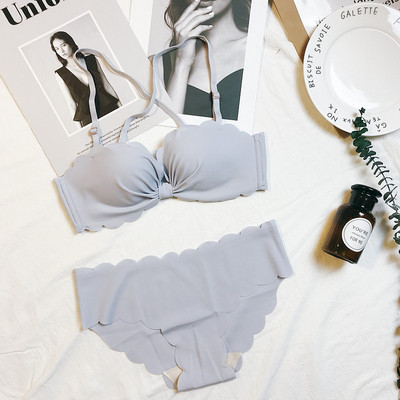 Комплект дамско бельо - сутиен с 1/2 чашка и безшевни бикини