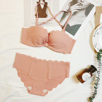 Комплект дамско бельо - сутиен с 1/2 чашка и безшевни бикини