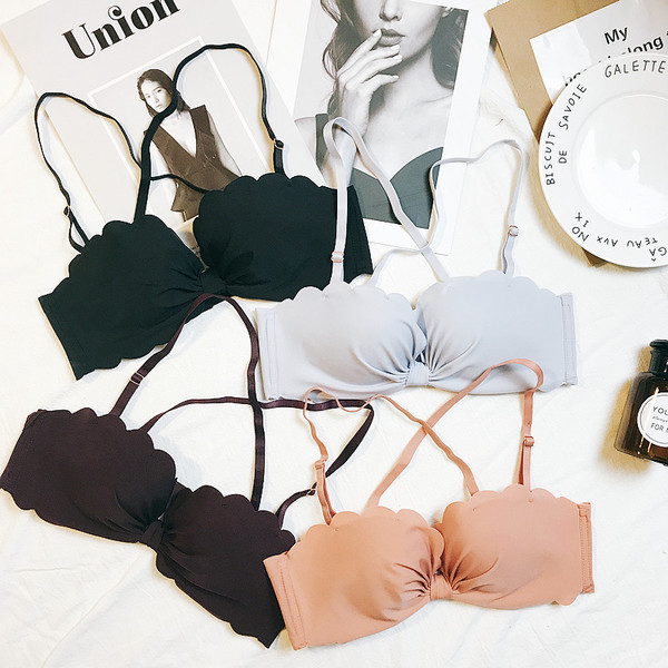 Комплект дамско бельо - сутиен с 1/2 чашка и безшевни бикини