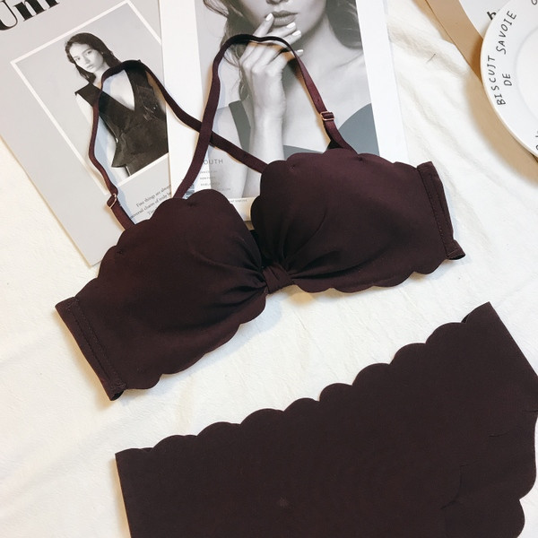 Комплект дамско бельо - сутиен с 1/2 чашка и безшевни бикини