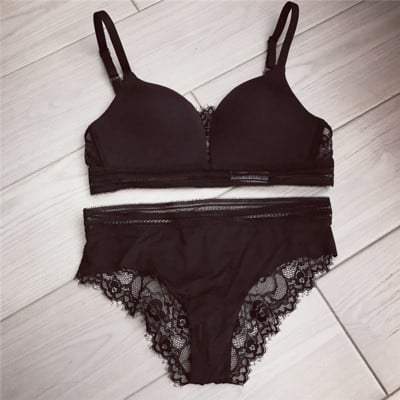 Set lenjerie de dama curata cu dantela