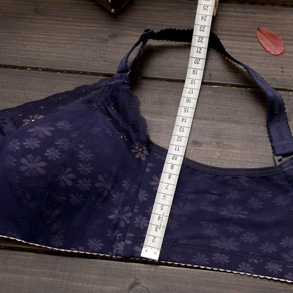 Дамски сутиен в няколко цвята с дантелено покритие