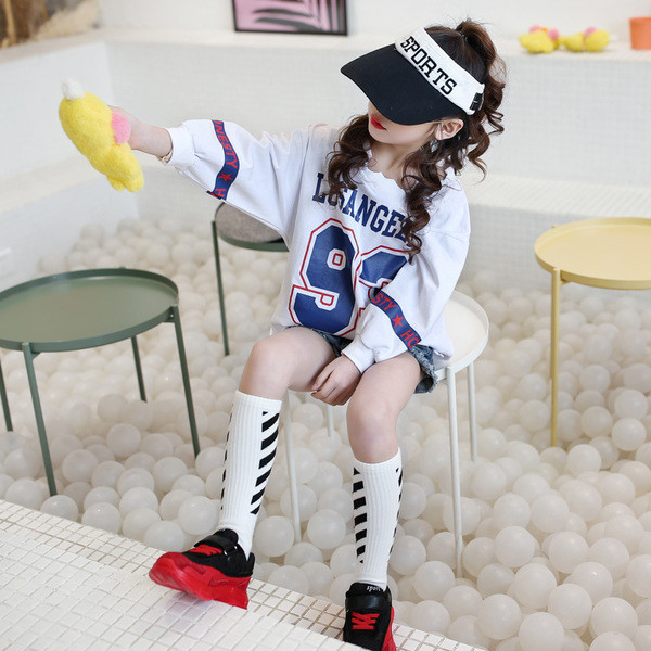 Bluză modernă pentru copii pentru fete cu inscripții colorate