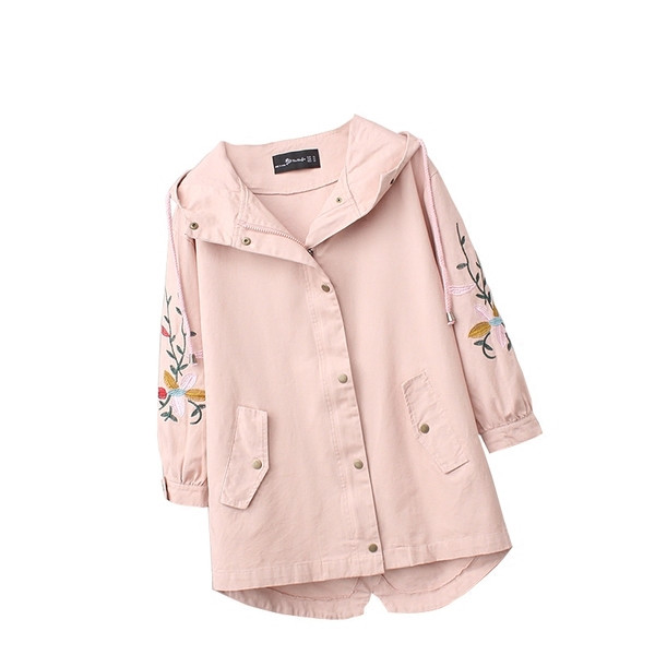 Модерно дамско палто с флорални мотиви по ръкавите