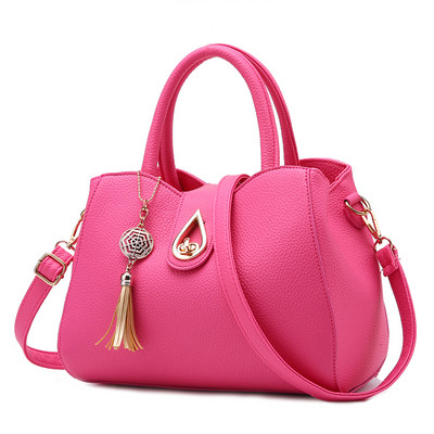 Fém csattal ellátott női táska több színben