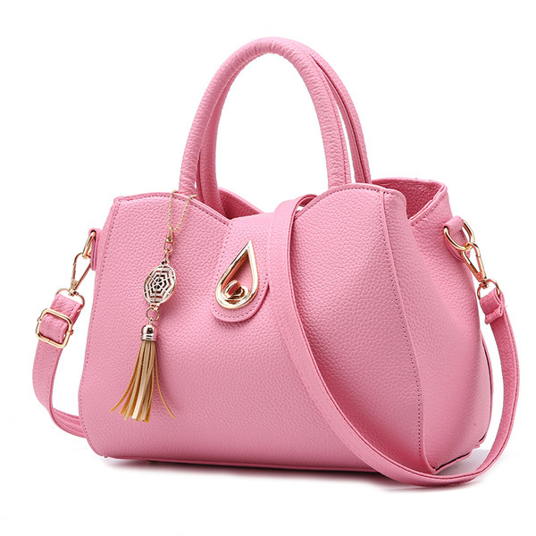 Fém csattal ellátott női táska több színben