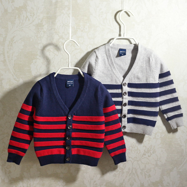 Раирана детска жилетка за момче с V-образно деколте в два модела