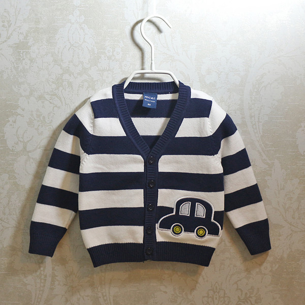 Раирана детска жилетка за момче с V-образно деколте в два модела