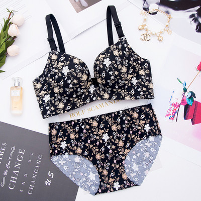 Set lenjerie sutien și bikini în diferite modele