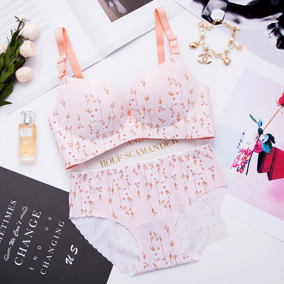 Set lenjerie sutien și bikini în diferite modele