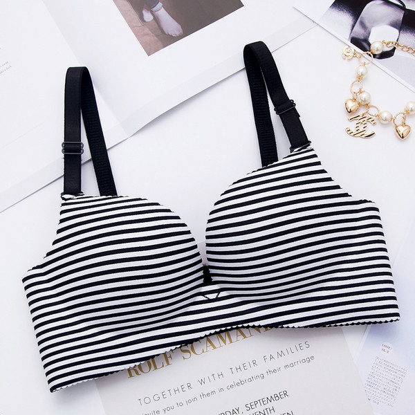 Set lenjerie sutien și bikini în diferite modele