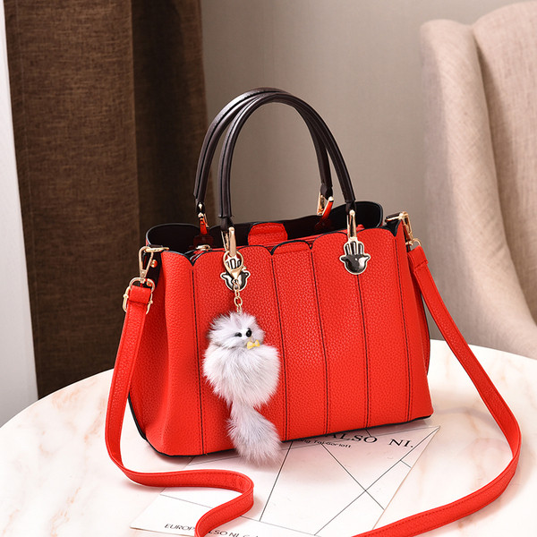 Geanta de dama moderna cu maner lung