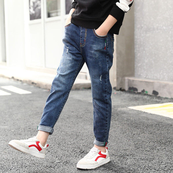 Παιδικά μοντέρνα τζιν για ένα αγόρια