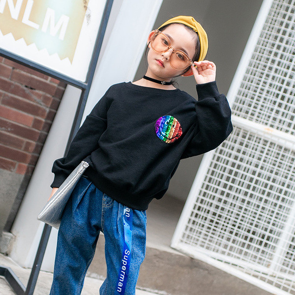 Modern gyerekblúz lányoknak, két színben, színes alkalmazással