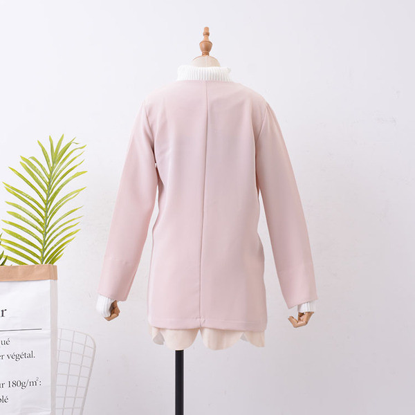 Елегантно дамско късо палто в розов цвят