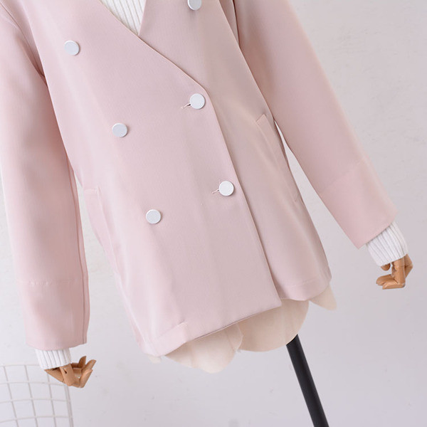 Елегантно дамско късо палто в розов цвят