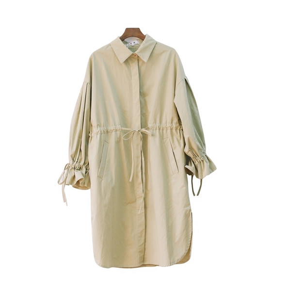 Елегантно дамско палто с връзки на ръкавите