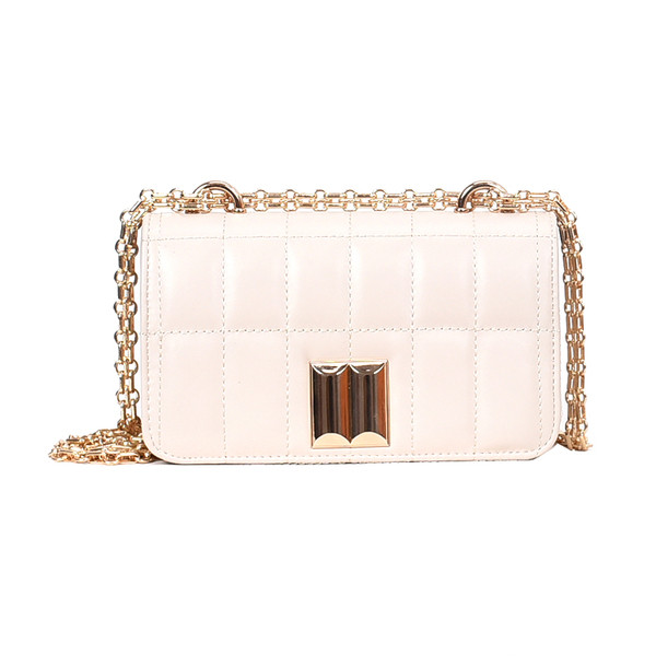 Elegáns női táska fém fogantyúval