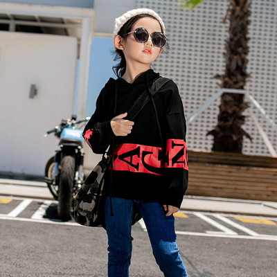 Спортно-ежедневна детска блуза с качулка и надписи в два цвята