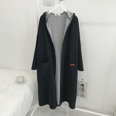 Palton lung de dama modern in doua culori cu gluga