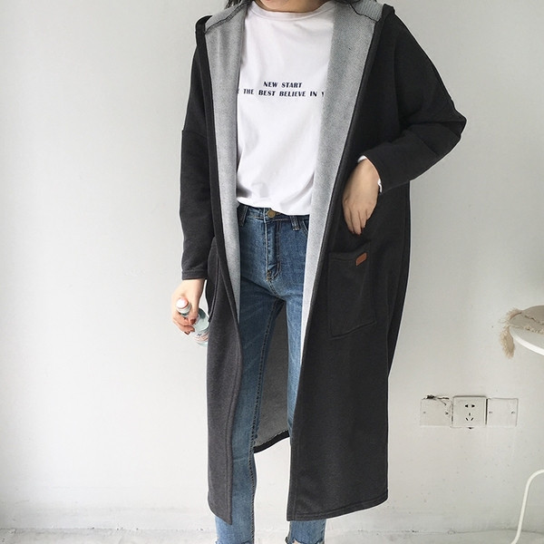 Palton lung de dama modern in doua culori cu gluga