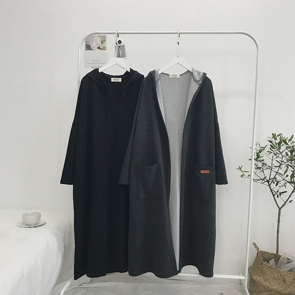 Palton lung de dama modern in doua culori cu gluga