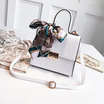 Geanta de dama din piele cu esarfa