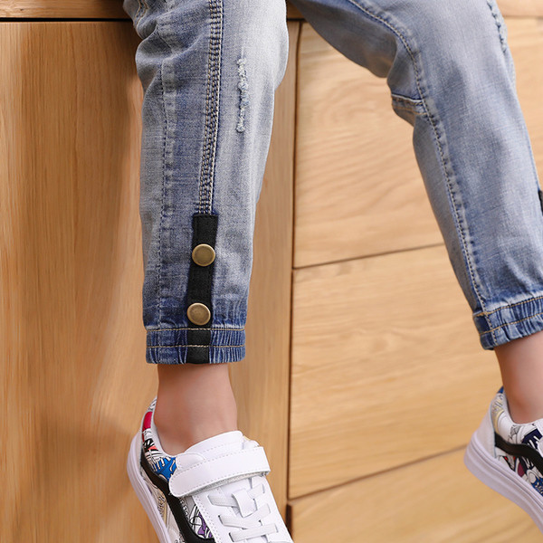 Blugi de copii eleganti pentru un baiat in mai multe modele