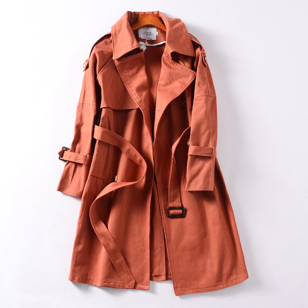 Елегантно дамско дълго палто с колан