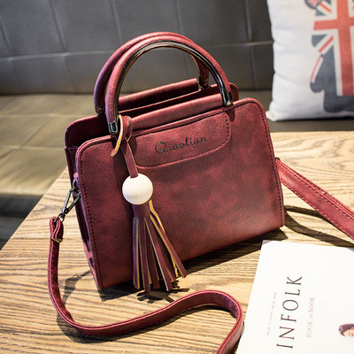 Női táska rövid és hosszú füllel