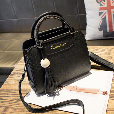 Női táska rövid és hosszú füllel