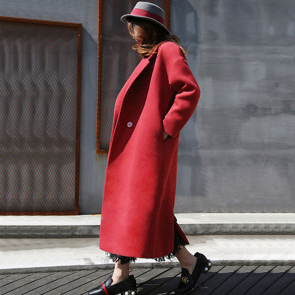 Модерно дамско дълго палто в червен цвят